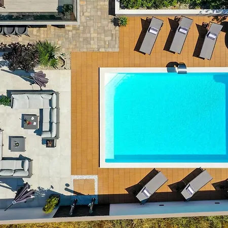 Luxury Experience In Center Of With Heated Pool And Jacuzzi *