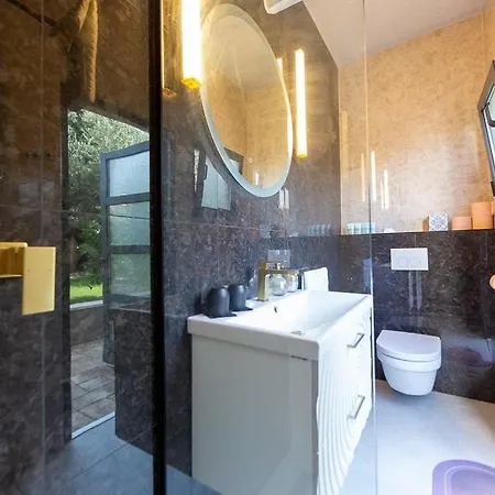 Luxury Experience In Center Of With Heated Pool And Jacuzzi ヴィラ ザダル