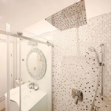 Villa Luxury Experience In Center Of With Heated Pool And Jacuzzi