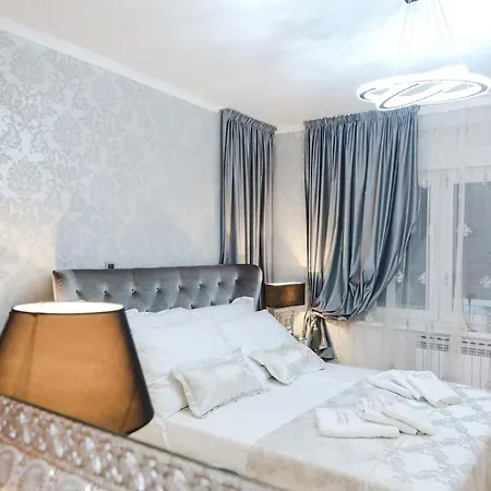 Villa Luxury Experience In Center Of With Heated Pool And Jacuzzi