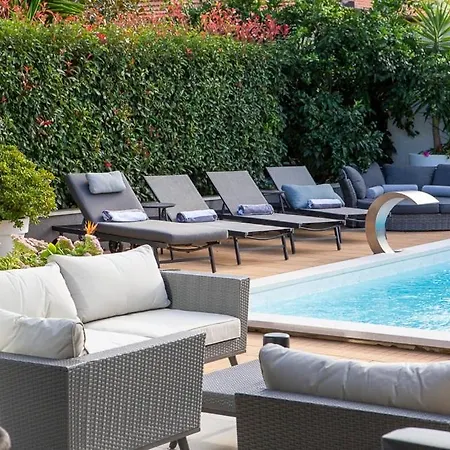 ヴィラ Luxury Experience In Center Of With Heated Pool And Jacuzzi ザダル