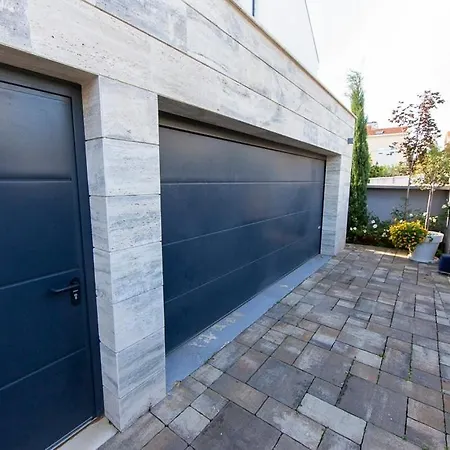 Luxury Experience In Center Of With Heated Pool And Jacuzzi Villa