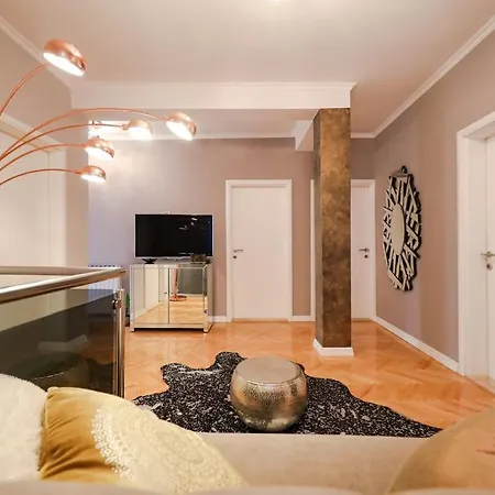 Luxury Experience In Center Of With Heated Pool And Jacuzzi Villa *