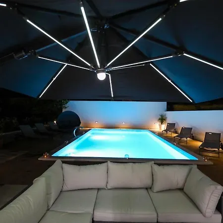Luxury Experience In Center Of With Heated Pool And Jacuzzi ザダル