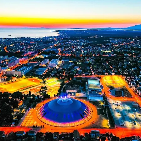 Luxury Experience In Center Of With Heated Pool And Jacuzzi *