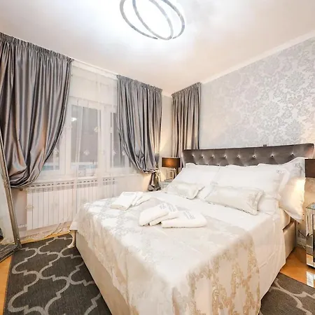 Luxury Experience In Center Of With Heated Pool And Jacuzzi