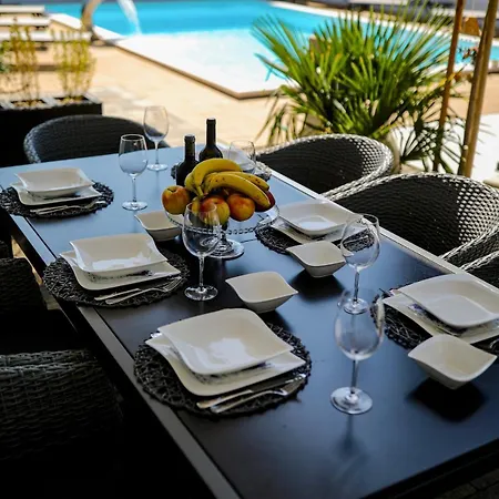 Luxury Experience In Center Of With Heated Pool And Jacuzzi ヴィラ ザダル
