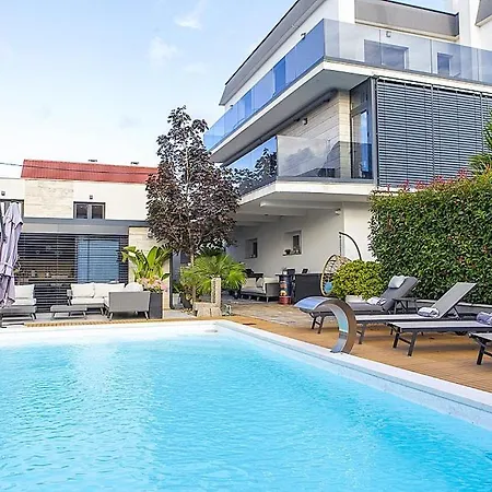 Luxury Experience In Center Of With Heated Pool And Jacuzzi