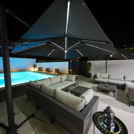 Luxury Experience In Center Of With Heated Pool And Jacuzzi * ザダル