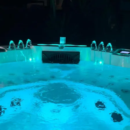 Luxury Experience In Center Of With Heated Pool And Jacuzzi ヴィラ *