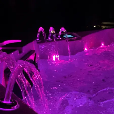 Villa Luxury Experience In Center Of With Heated Pool And Jacuzzi *