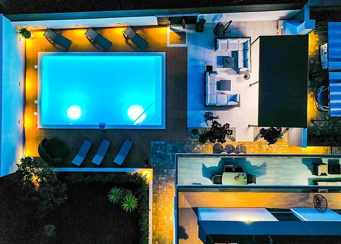 Luxury Experience In Center Of With Heated Pool And Jacuzzi * זאדאר