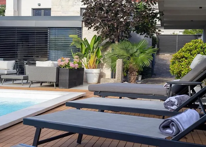 Luxury Experience In Center Of With Heated Pool And Jacuzzi * זאדאר