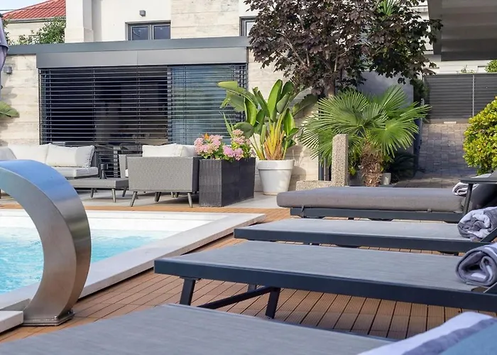 Luxury Experience In Center Of With Heated Pool And Jacuzzi וילה