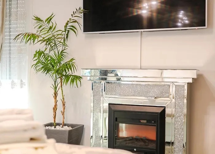 Luxury Experience In Center Of With Heated Pool And Jacuzzi וילה זאדאר