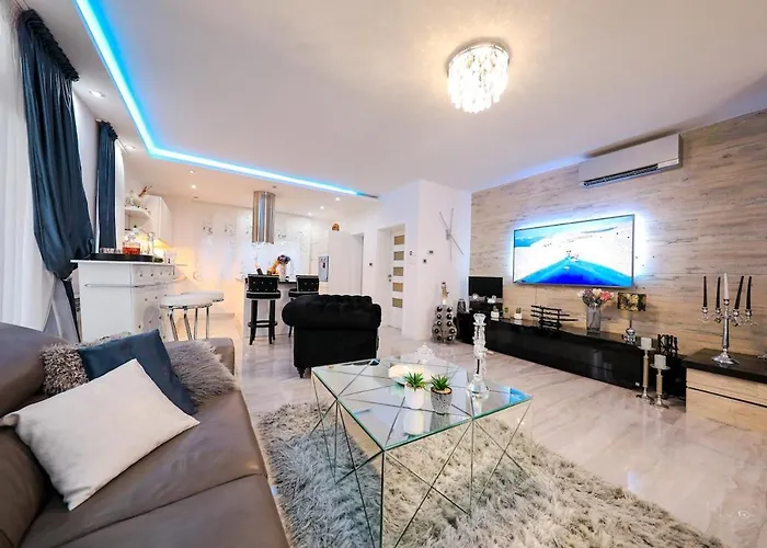 Luxury Experience In Center Of With Heated Pool And Jacuzzi וילה זאדאר