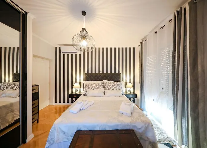 Luxury Experience In Center Of With Heated Pool And Jacuzzi וילה זאדאר