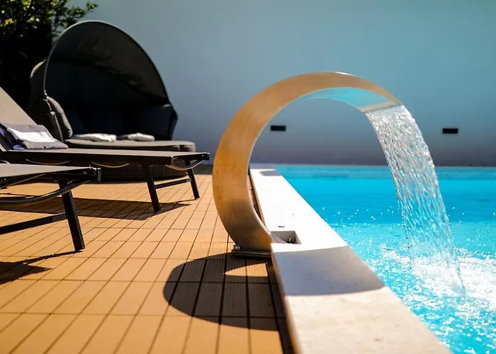 וילה Luxury Experience In Center Of With Heated Pool And Jacuzzi זאדאר