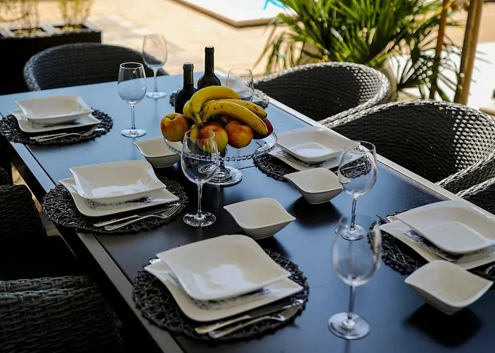 Luxury Experience In Center Of With Heated Pool And Jacuzzi וילה זאדאר