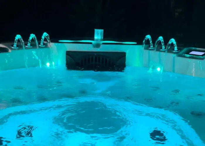 Luxury Experience In Center Of With Heated Pool And Jacuzzi וילה *