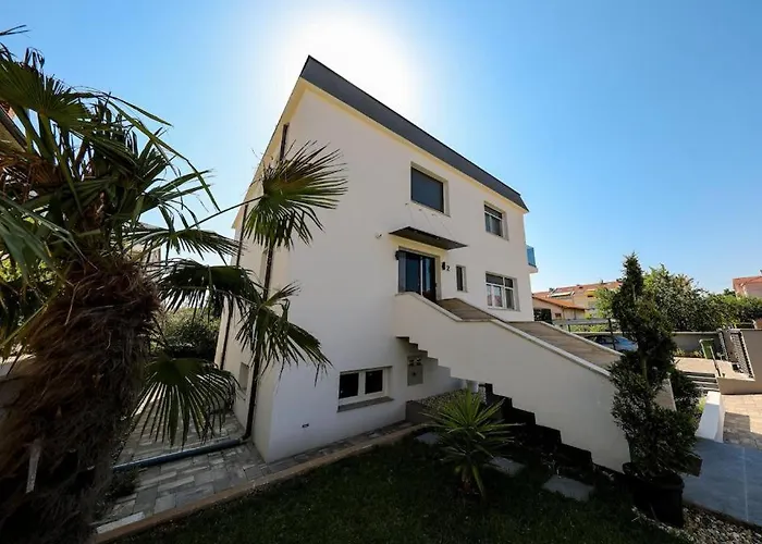 וילה Luxury Experience In Center Of With Heated Pool And Jacuzzi זאדאר