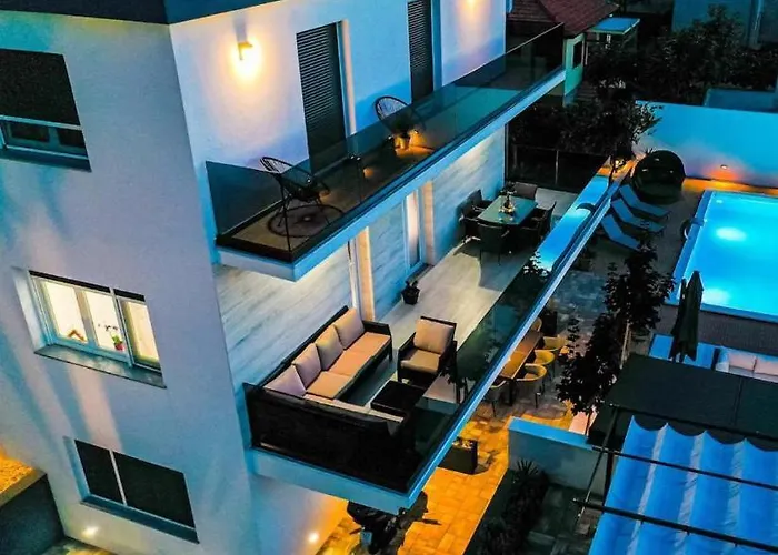 וילה Luxury Experience In Center Of With Heated Pool And Jacuzzi