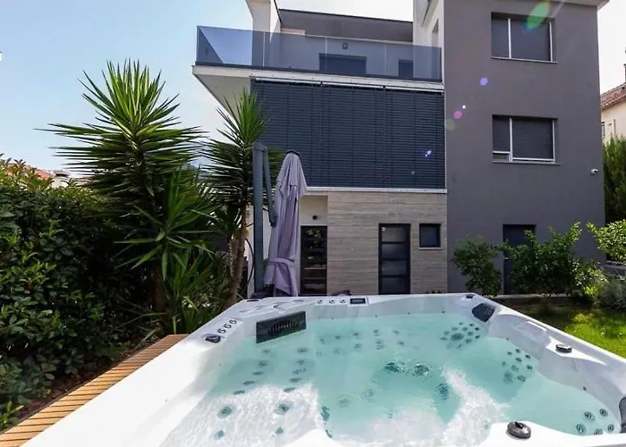 וילה Luxury Experience In Center Of With Heated Pool And Jacuzzi