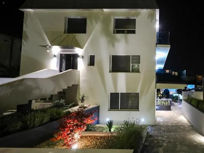 Luxury Experience In Center Of With Heated Pool And Jacuzzi וילה