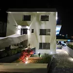 Luxury Experience In Center Of With Heated Pool And Jacuzzi Villa