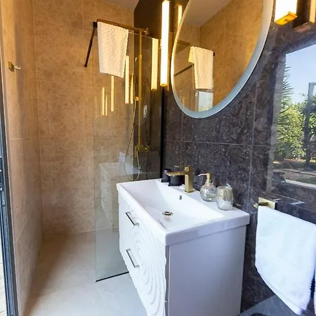 Luxury Experience In Center Of With Heated Pool And Jacuzzi Villa Zara