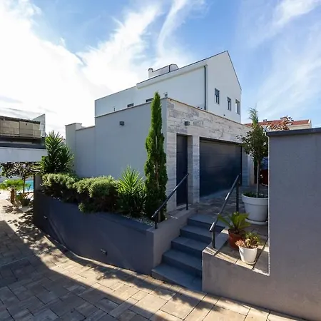 Luxury Experience In Center Of With Heated Pool And Jacuzzi Zára