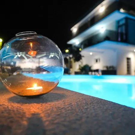 Luxury Experience In Center Of With Heated Pool And Jacuzzi Zára